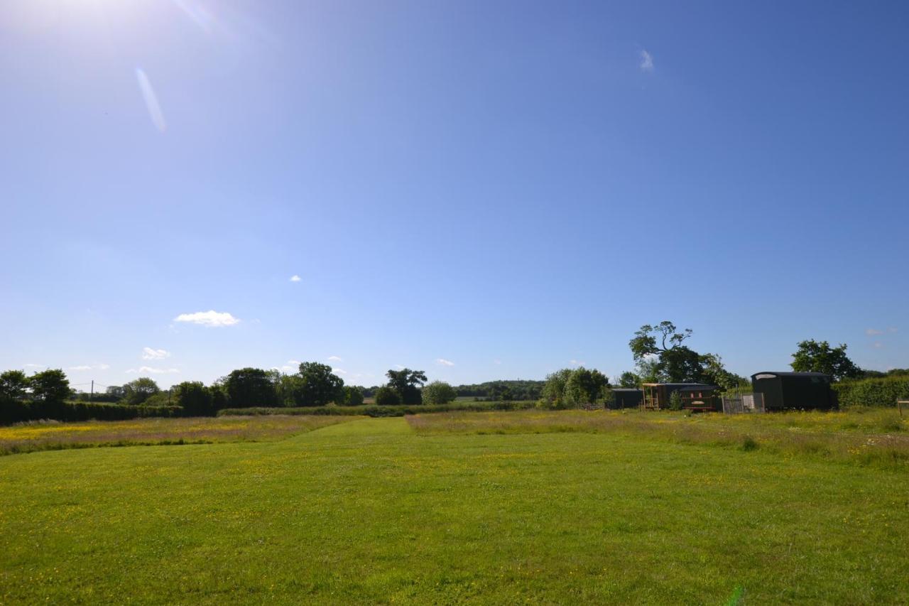 Twin Barn Shepherd's Huts Campsite
