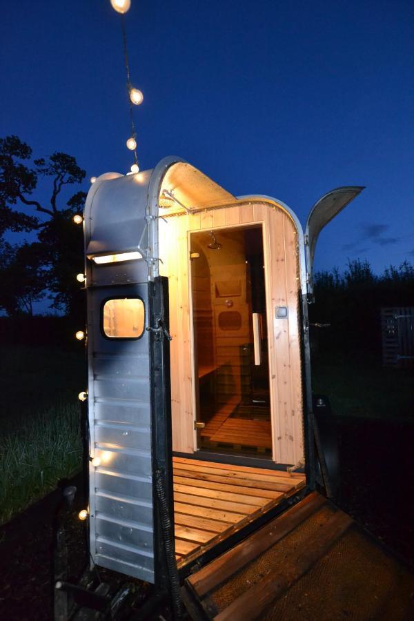Twin Barn Shepherd's Huts * Norwich