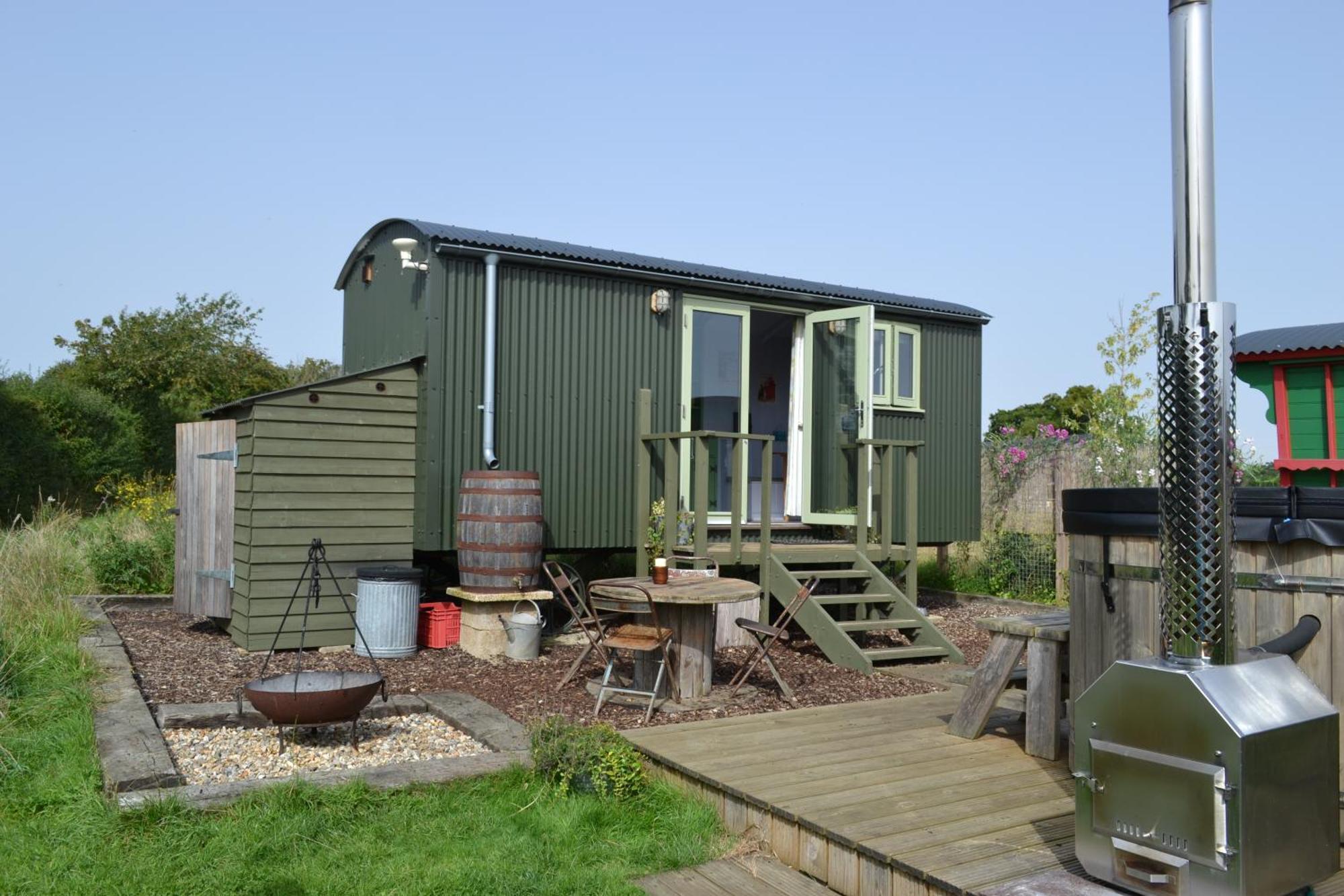 Twin Barn Shepherd's Huts Campsite